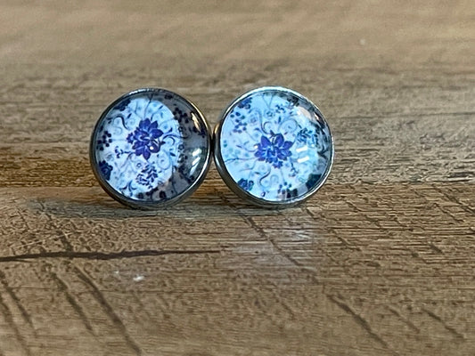 Eloide Chinoiserie Blue and White 12mm Stud Silver Earring